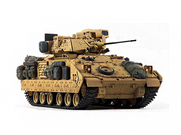 35264 Tamiya Американский бронетранспортер М2А2 «Операция Буря в пустыне» 2 фигуры (1:35)