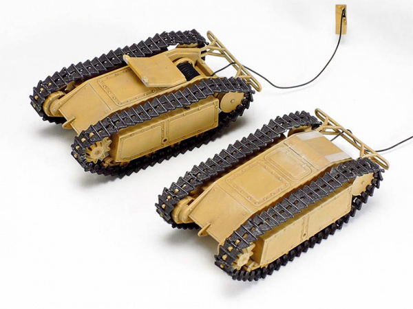 35357 Tamiya Немецкая передовая команда с гусеничной машиной Голиаф, три фигуры (1:35)