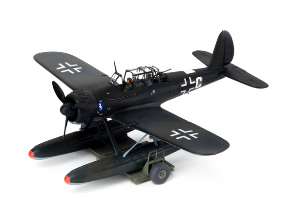 37006 Tamiya Немецкий гидросамолёт Arado Ar 196А с двумя фигурами (1:48)