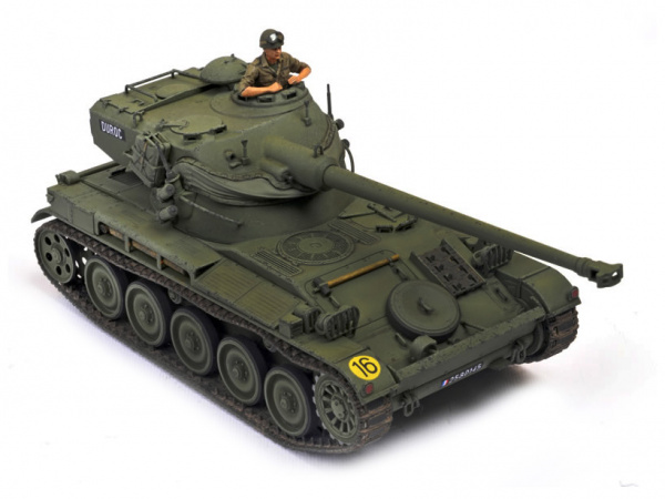 35349 Tamiya Французский легкий танк AMX-13, с фигурой командира (1:35)