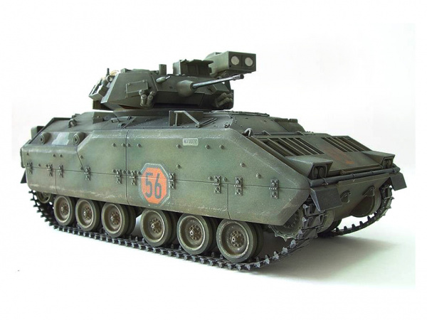 35132 Tamiya Американский бронетранспортер M2 Bradley  IFV (1:35)