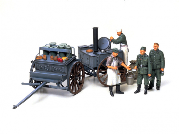 35247 Tamiya Немецкая полевая кухня с двумя поварами и двумя солдатами (1:35)