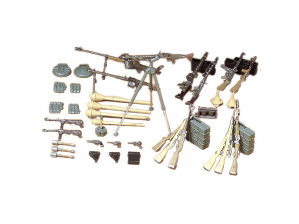 35111 Tamiya Набор вооружения немецких солдат (24 вида оружия) (1:35)