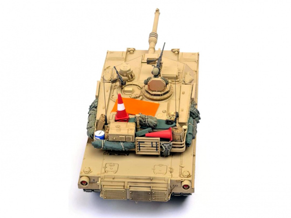 32592 Tamiya Американский танк M1A2 Abrams, с одной фигурой (1:48)