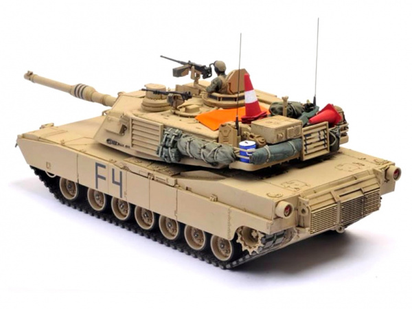 32592 Tamiya Американский танк M1A2 Abrams, с одной фигурой (1:48)