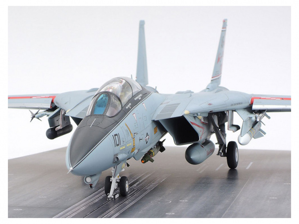 61122 Tamiya Истребитель Grumman F-14A Tomcat (Late) Carrier Launch Set (1:48)