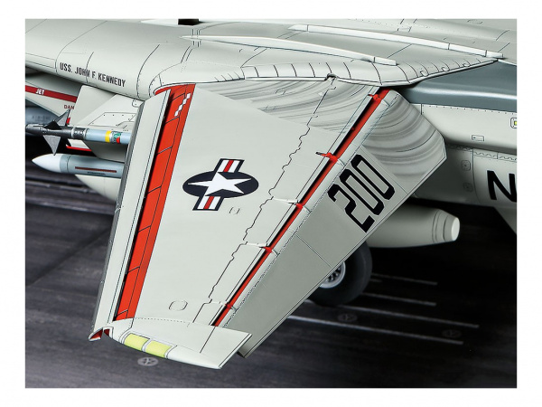 61122 Tamiya Истребитель Grumman F-14A Tomcat (Late) Carrier Launch Set (1:48)