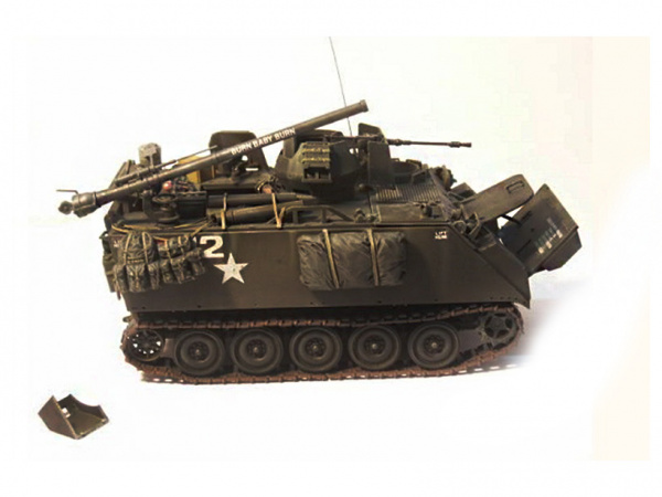 35135 Tamiya Американская БМП-амфибия М113 ACAV с внутренним интерьером и 3-мя фигурами (1:35)