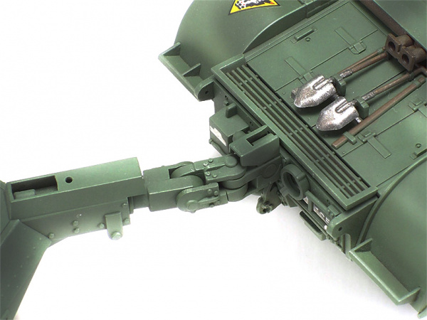 32594 Tamiya Английский танк Churchill MK.VII Crocodile, с фигурой командира (1:48)