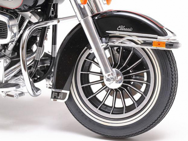 16037 Tamiya мотоцикл Harley Davidson FLH Classic – Black Version  (1:6)