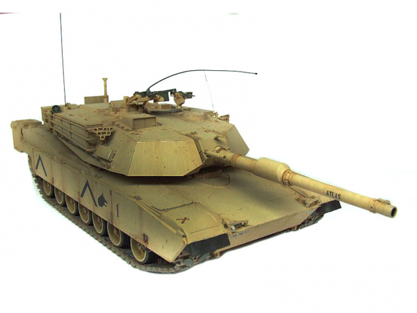 35156 Tamiya Американский танк M1A1 Abrams с 120-мм пушкой и 2 фигурами танкистов (1:35)