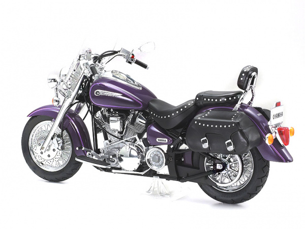 14135 Tamiya Мотоцикл Yamaha XV1600 Road Star Custom (1:12)