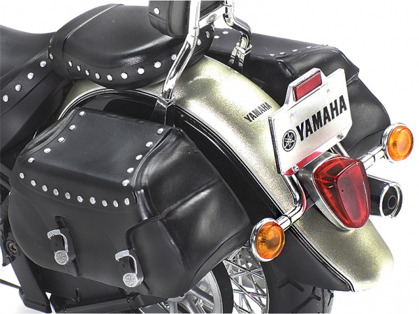 14135 Tamiya Мотоцикл Yamaha XV1600 Road Star Custom (1:12)