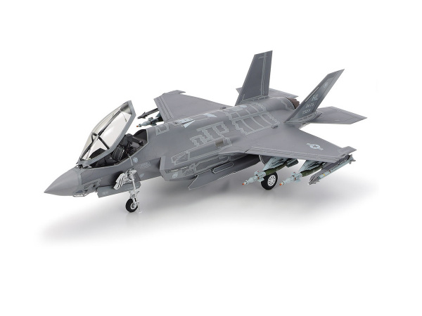 61124 Tamiya Американский истребитель-бомбардировщик Lockheed Martin F-35A Lightning (1:48)