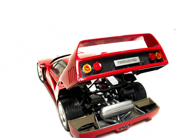 24295 Tamiya Ferrari F40 (1:24)