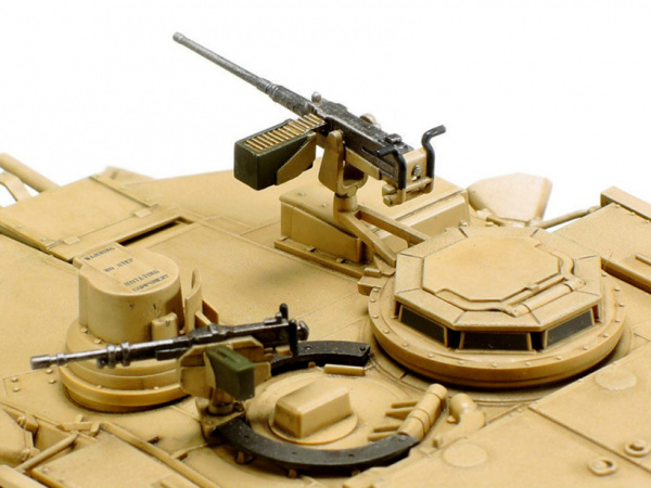 32592 Tamiya Американский танк M1A2 Abrams, с одной фигурой (1:48)