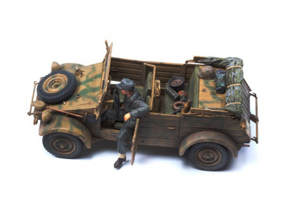 35213 Tamiya Немецкий военный автомобиль Kubelwagen Type82 с фигурой водителя (1:35)