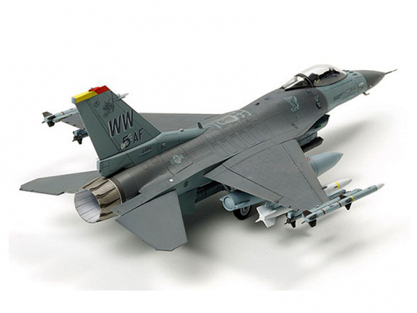 60788 Tamiya Американский лёгкий истребитель F-16 CJ Fighting Falcon w/Full Equipment (1:72)