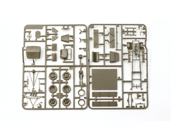 32577 Tamiya Советский полуторатонный грузовик с фигурой водителя и четырьмя бойцами (1:48)
