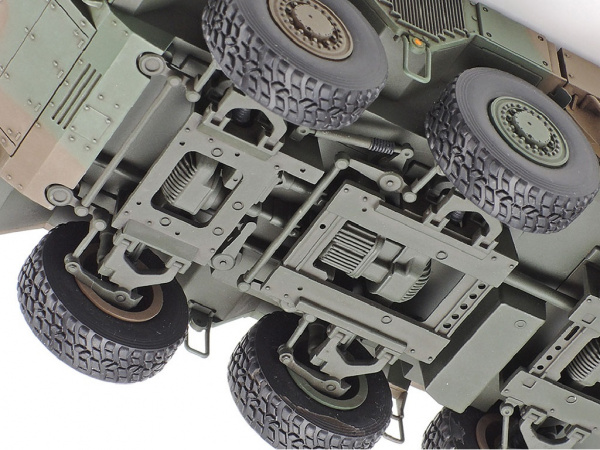 32596 Tamiya Японский БТР JGSDF TYPE 16, с фигурой командира (1:48)