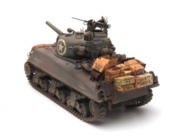35251 Tamiya Американский танк M4A3 Sherman со 105 мм. гаубицей, конец 1944 г. (1:35)