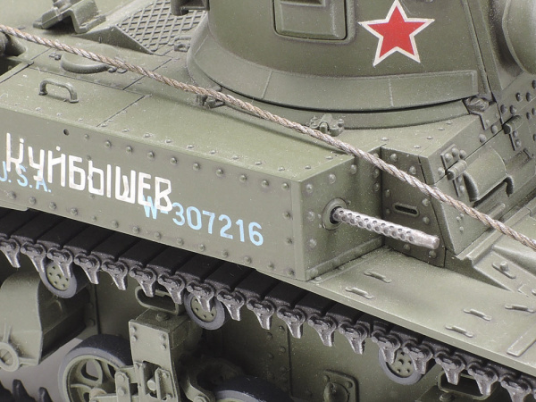 35360 Tamiya Американский легкий танк M3 Stuart, поздних выпусков с фигурой командира (1:35)