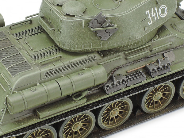 32599 Tamiya Советский танк T-34-85 с фигурой командира (1:48)