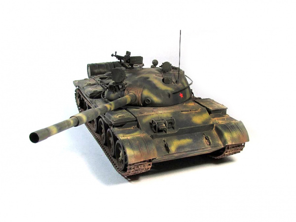 35108 Tamiya Советский танк Т-62А с 1 фигурой (1:35)