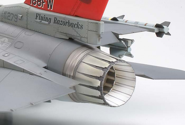 61101 Tamiya Lockheed Martin F-16C Block 25/32 (1:48)