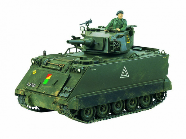 35107 Tamiya Американский БТР огневой поддержки М113А1 с одной фигурой (1:35)