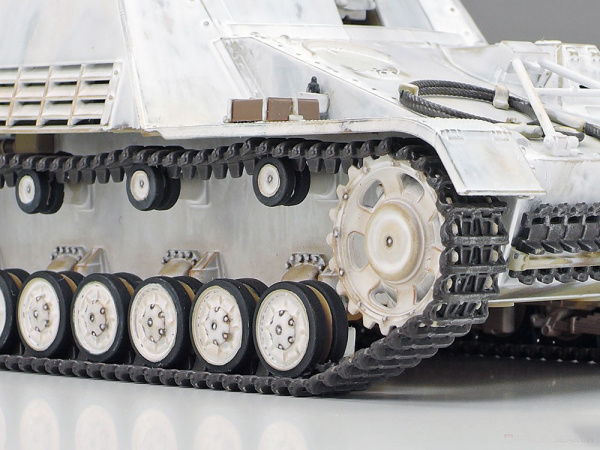 32600 Tamiya Немецкое тяжелое самоходное противотанковое 88мм орудие Nashorn с 1 фигурой (1:48)