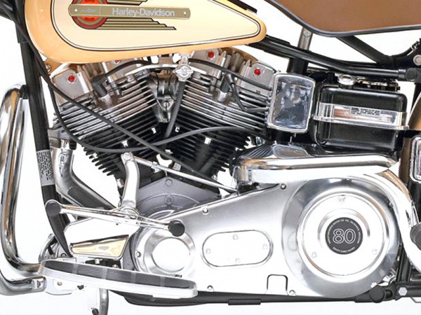 16040 Tamiya Harley Davidson FLH Classic (1:6)