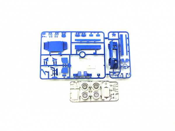 24184 Tamiya Nissan Calsonic Skyline GT-R  (1:24)