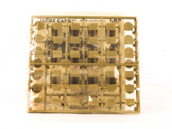 35026 Tamiya Набор бочек (6шт), канистр (18шт) и ведер (4шт). (1:35)
