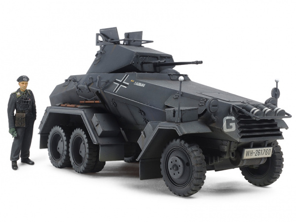37024 Tamiya Немецкий тяжелый бронеавтомобиль Sd.kfz 231 с фигурой офицера (1:35)