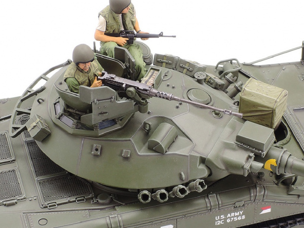 35365 Tamiya Американский танк М551 Sheridan. Вьетнамская война. С тремя фигурами (1:35)
