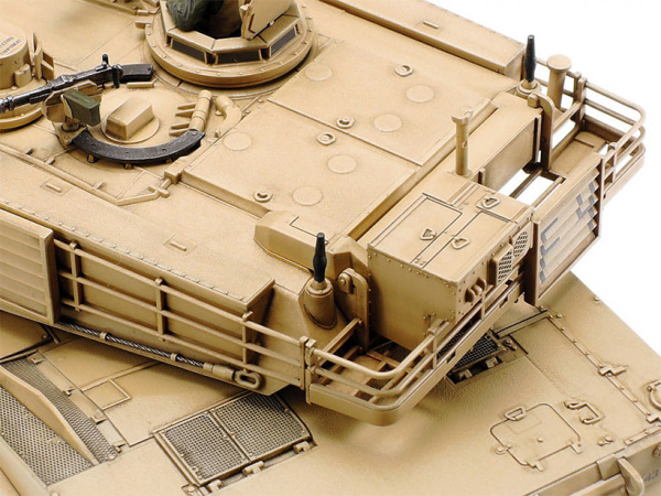 32592 Tamiya Американский танк M1A2 Abrams, с одной фигурой (1:48)