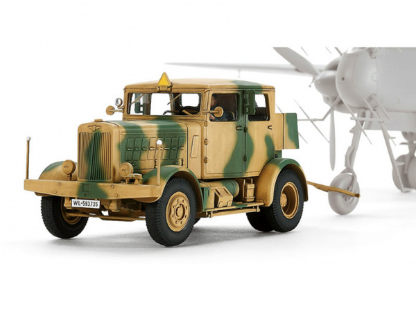 32593 Tamiya Немецкий тягач Heavy Tractor SS-100 с фигурой водителя (1:48)