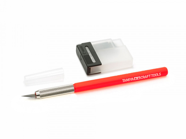 69938 Tamiya Дизайнерский нож с 25 дополнительными лезвиями, красная ручка