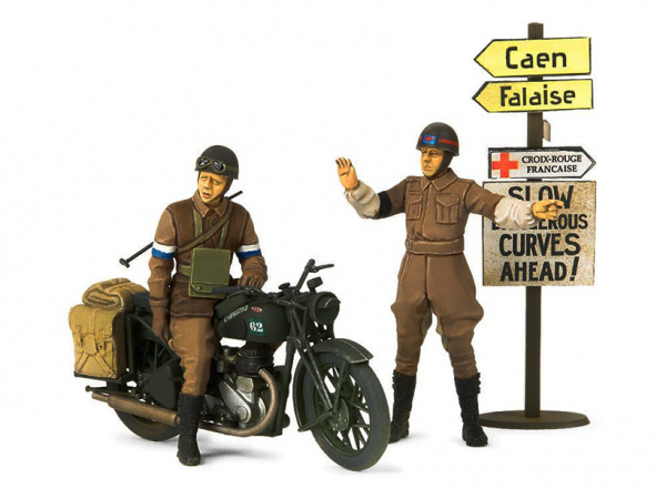 35316 Tamiya Английские полицейские (2 фигуры) с мотоциклом BSA M20 (1:35)