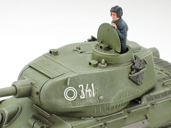 32599 Tamiya Советский танк T-34-85 с фигурой командира (1:48)