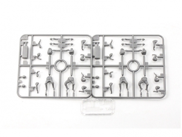 32577 Tamiya Советский полуторатонный грузовик с фигурой водителя и четырьмя бойцами (1:48)