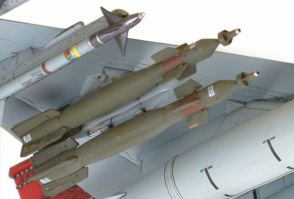 61101 Tamiya Lockheed Martin F-16C Block 25/32 (1:48)