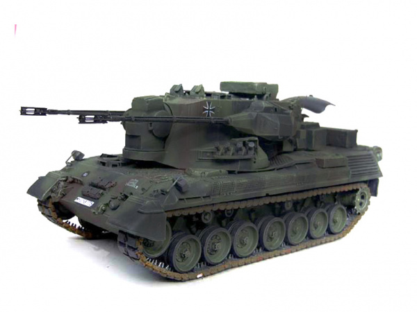 35099 Tamiya Немецкая самоходная зенитная пушка Flakpanzer Gepard с одной фигурой (1:35)