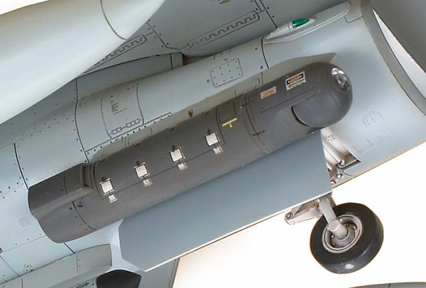 61101 Tamiya Lockheed Martin F-16C Block 25/32 (1:48)