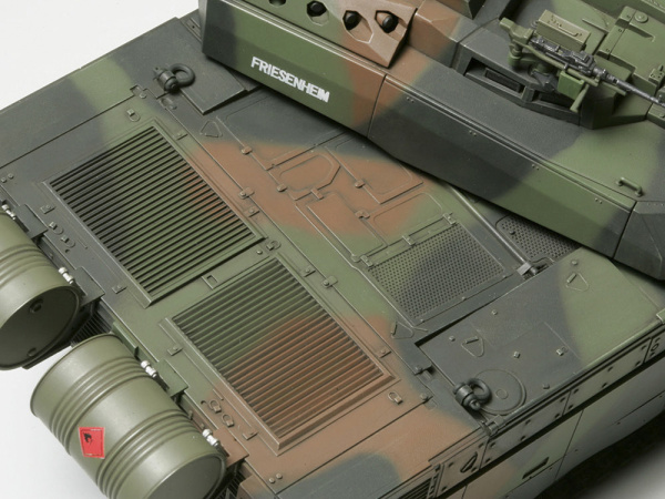 35362 Tamiya Французский основной танк Leclerc Series 2, с фигурой командира. (1:35)