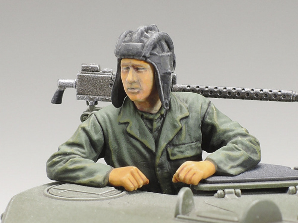 35360 Tamiya Американский легкий танк M3 Stuart, поздних выпусков с фигурой командира (1:35)