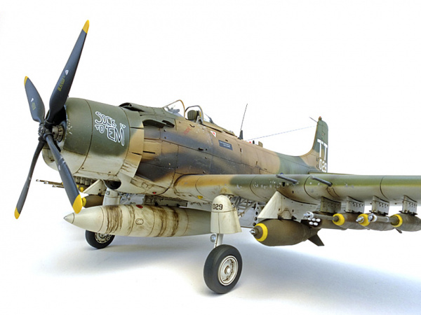 61073 Tamiya Американский штурмовик Douglas A-1J Skyraider U.S. Air Force (1:48)
