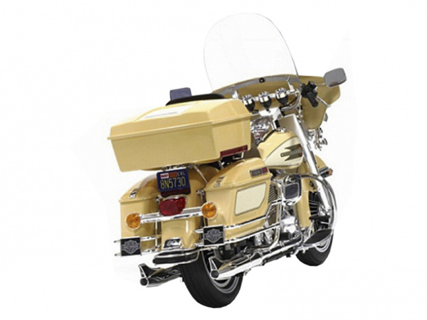 16040 Tamiya Harley Davidson FLH Classic (1:6)