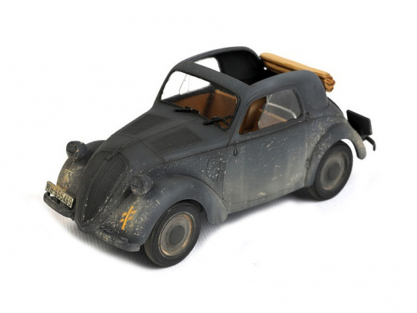 35321 Tamiya Немецкий штабной автомобиль Simca 5 с фигурой водителя (1:35)